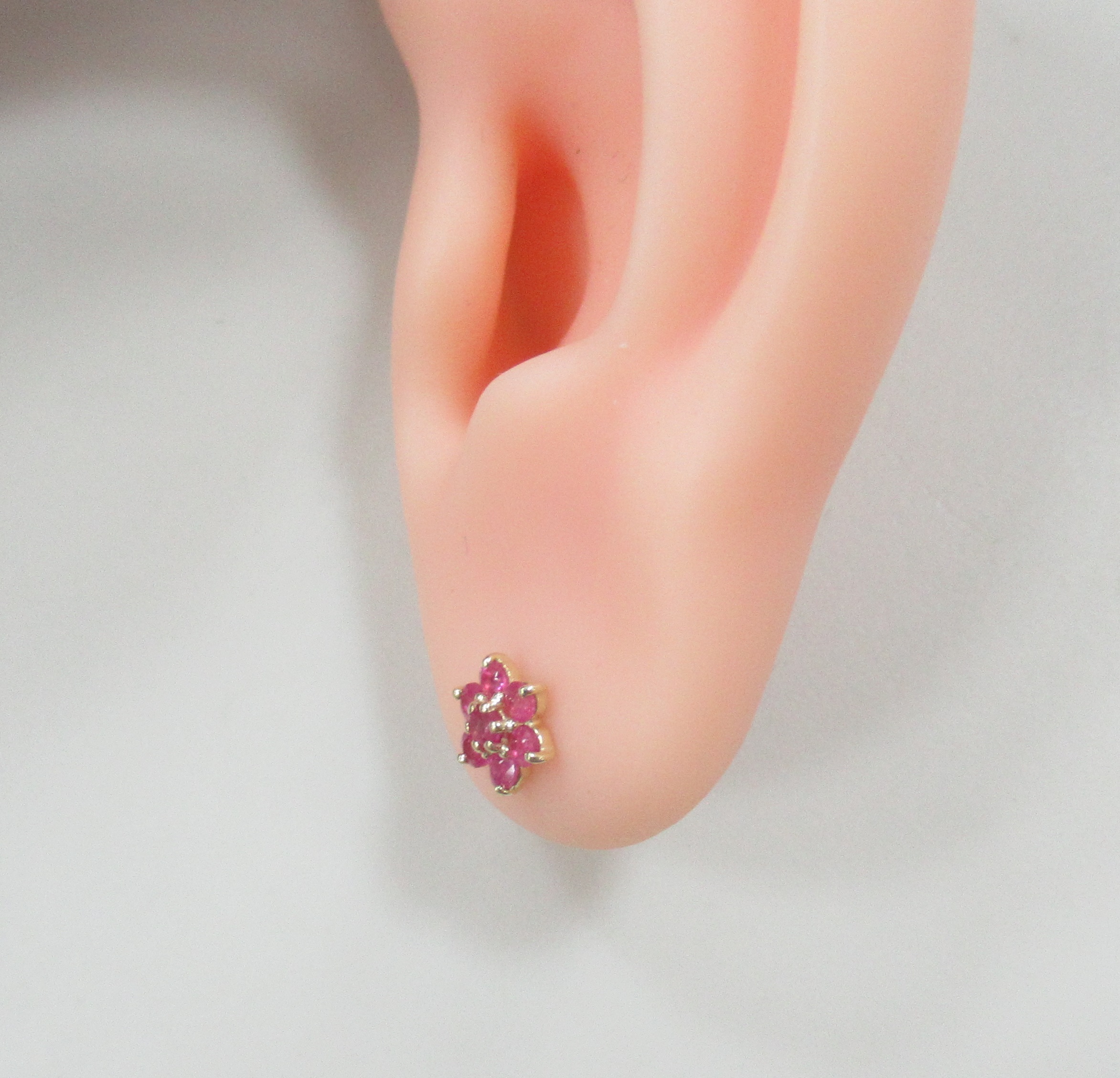 Серьги-пусеты из желтого золота с рубинами "Цветы"